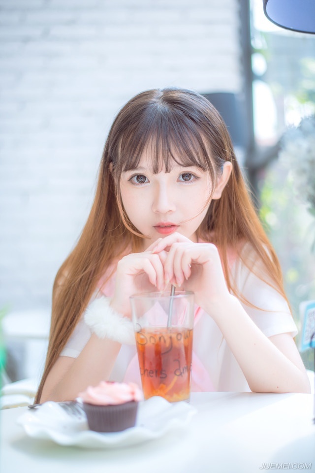 “不知主公有何吩咐？”庞统等人连忙躬身道，骠骑令，代表吕布，骠骑令一出，任何人不得违背。